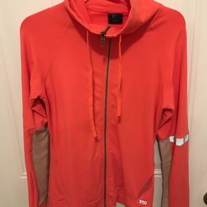 Fitted workout jacket